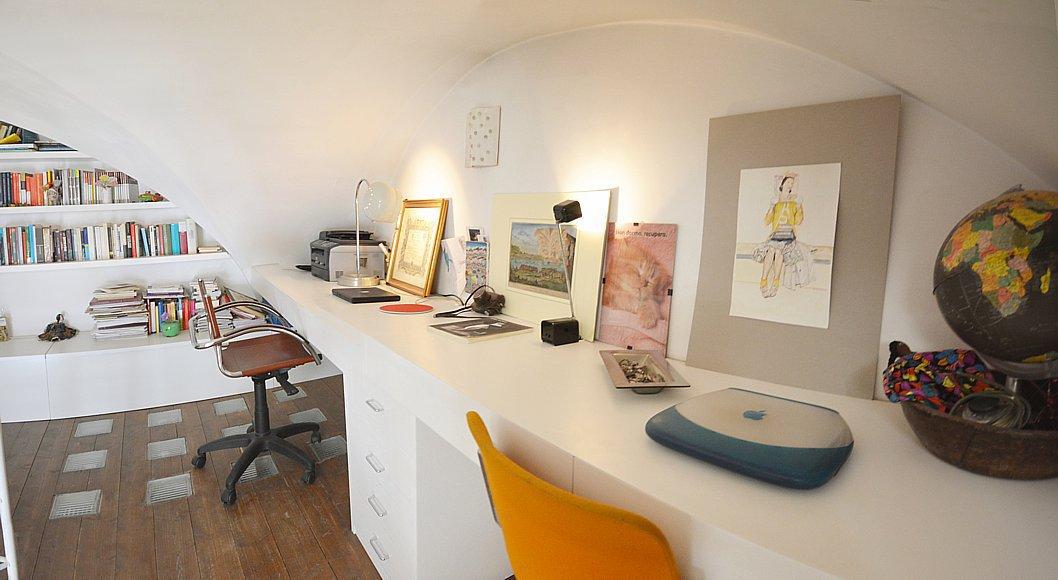 Mezzanine office